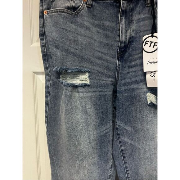 Fit To Figure The Straight Leg Distressed Jeans sz 16 NWT - Picture 3 of 8